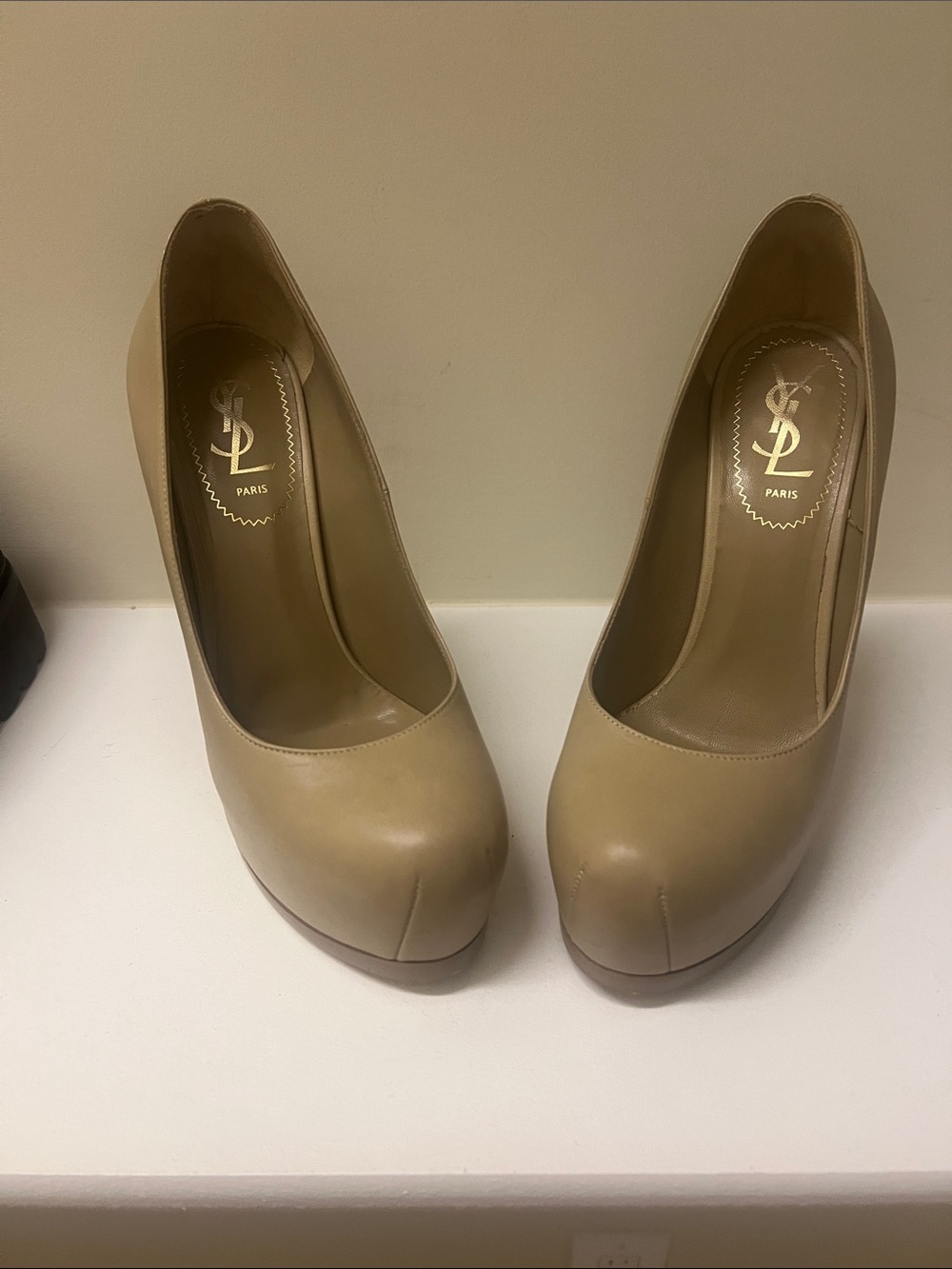 Yves Saint Laurent Beige Leather Platform Pumps